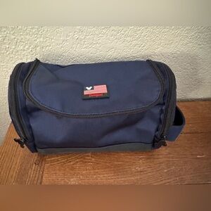 NWOT Walt Disney Land Blue/Black Toiletry Bag Mickey Vacation Resort
